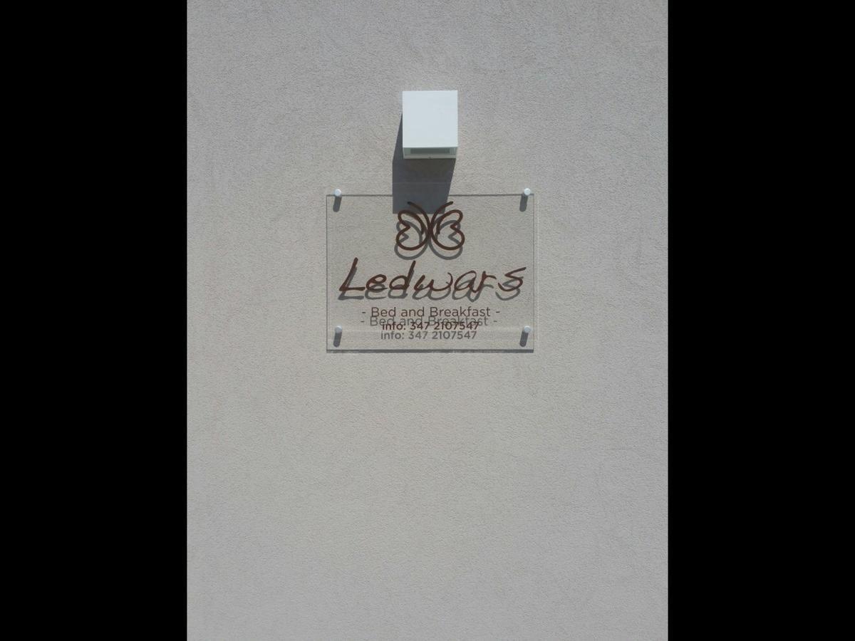 Ledwars Bed & Breakfast Taviano  Luaran gambar
